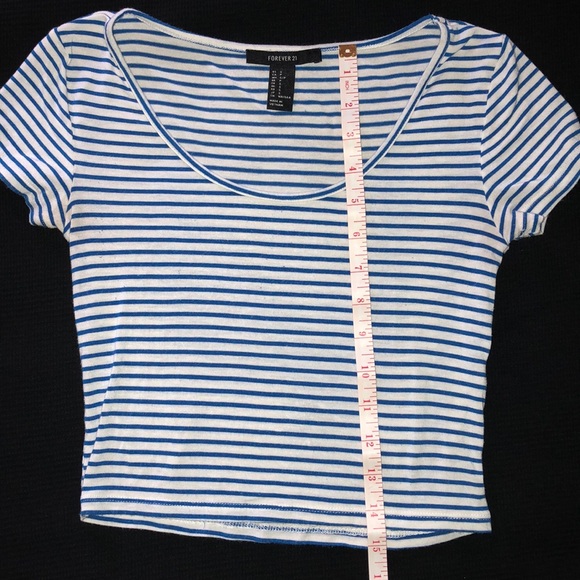 *SOLD! Crop top - Picture 4 of 4